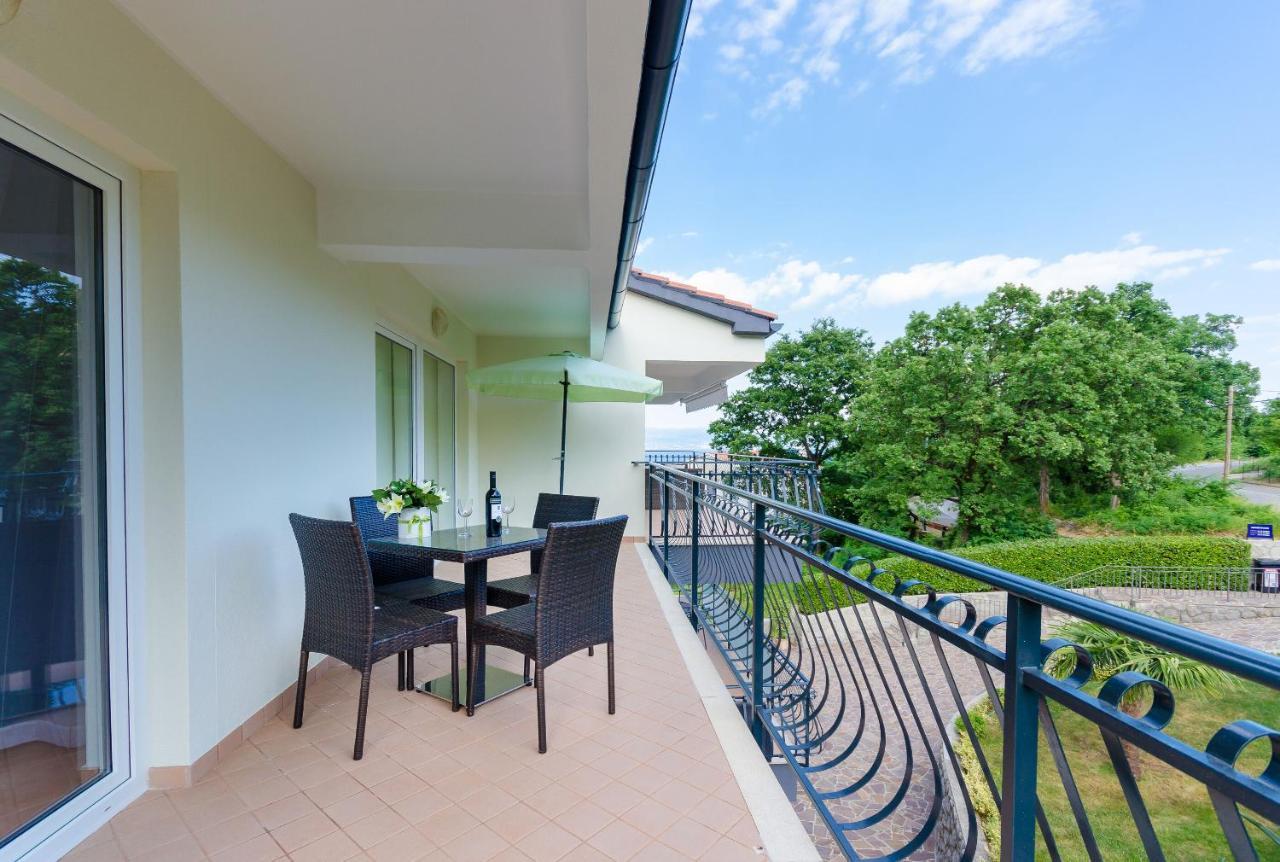 Apartments Marijana Ičići Extérieur photo